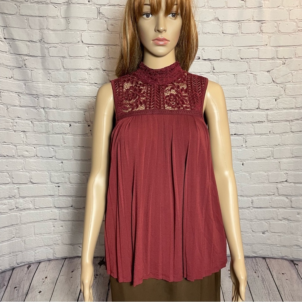NWT New $68 Cable & Gauge Sleeveless Pleated Top With Embroidered Yoke Size S